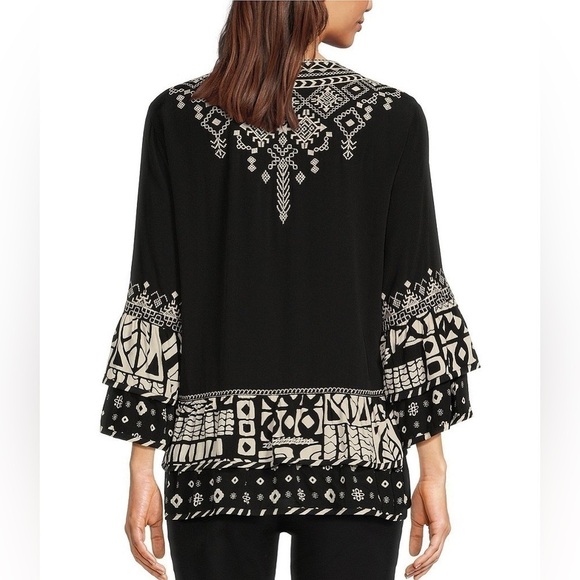 Geometric Embroidered Split Neck 3/4 Flounce Sleeve Merrow Edge Woven Tunic, EUC - Picture 2 of 8